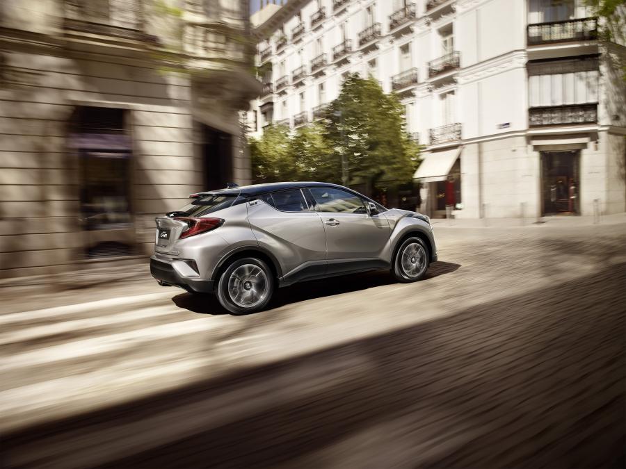 Toyota C-HR Hybrid 2016 года  (WW) (фото 13 из 31)